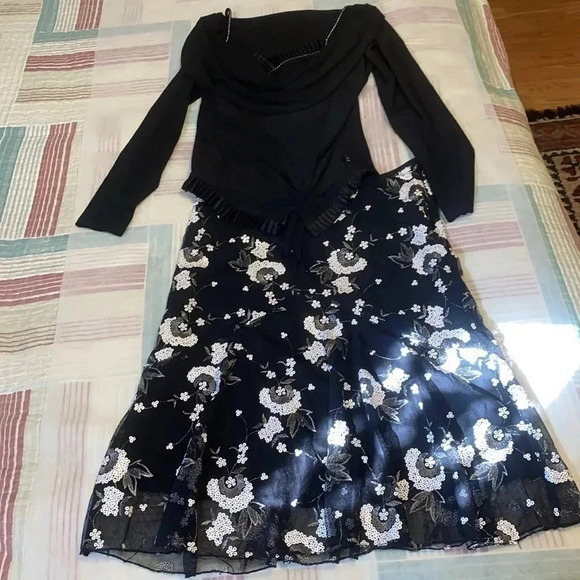 Amazing Beautiful Set of Blouse and Skirt ( made  in Turkey 🇹🇷) - Picture 6 of 10